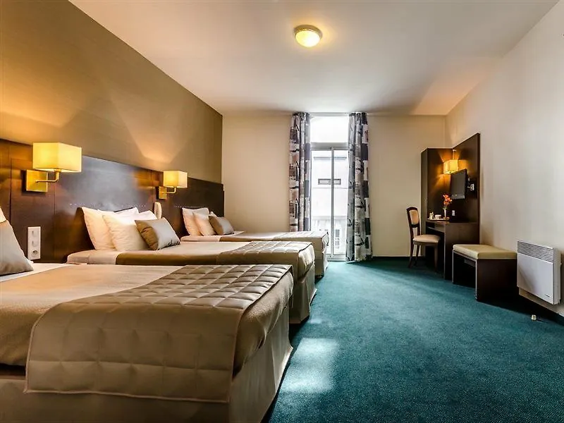 Hotel Croix Des Bretons - Lourdes Pyrenees France